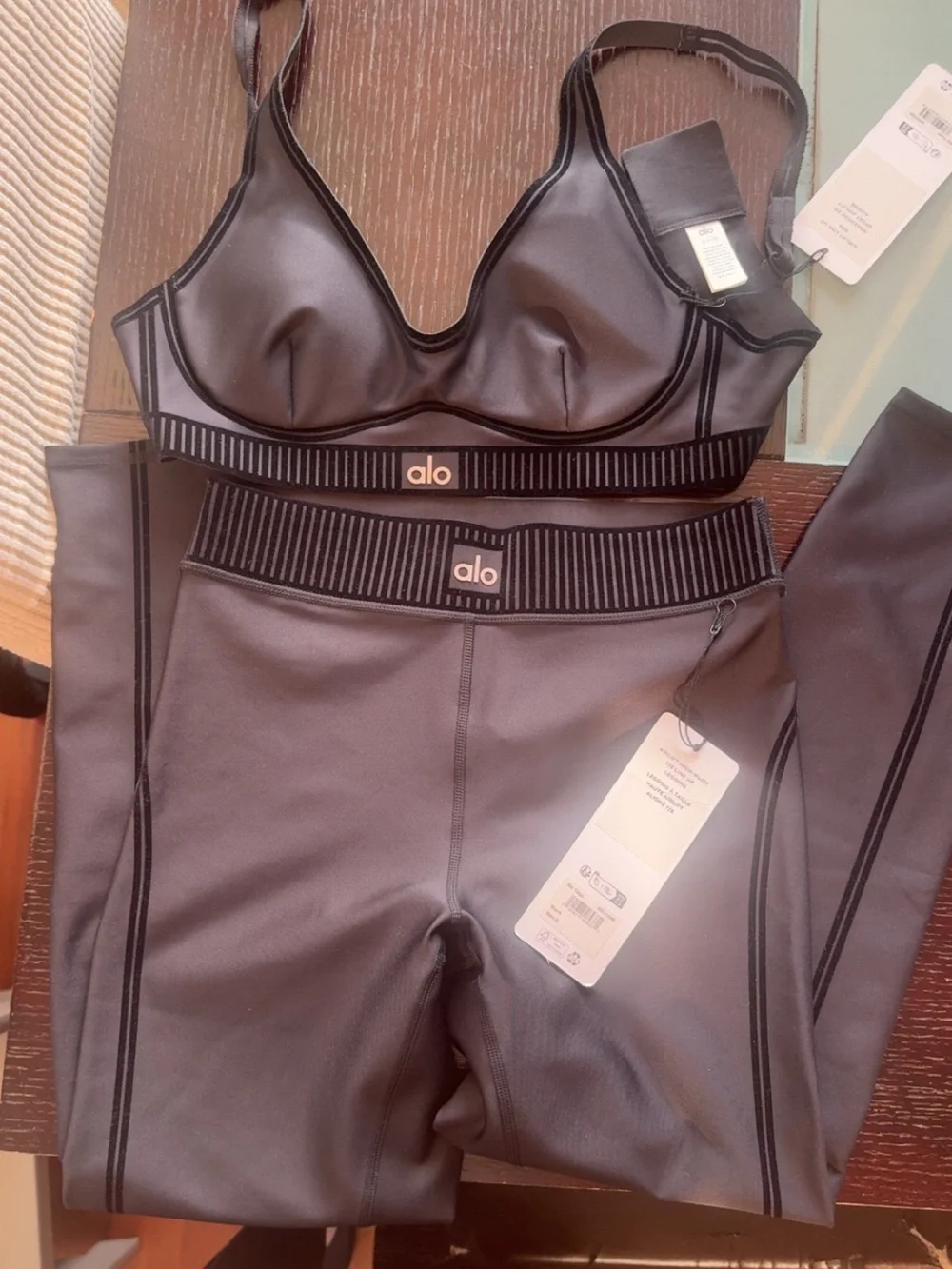 New with Tags ALO Yoga Gray Athletic Set with Branded Waistband